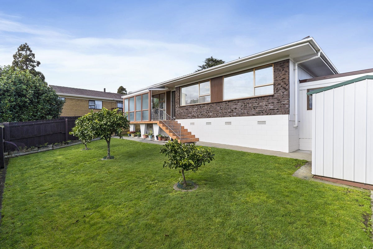 1/9 Evans Road, Glen Eden, Auckland - Carousel 1