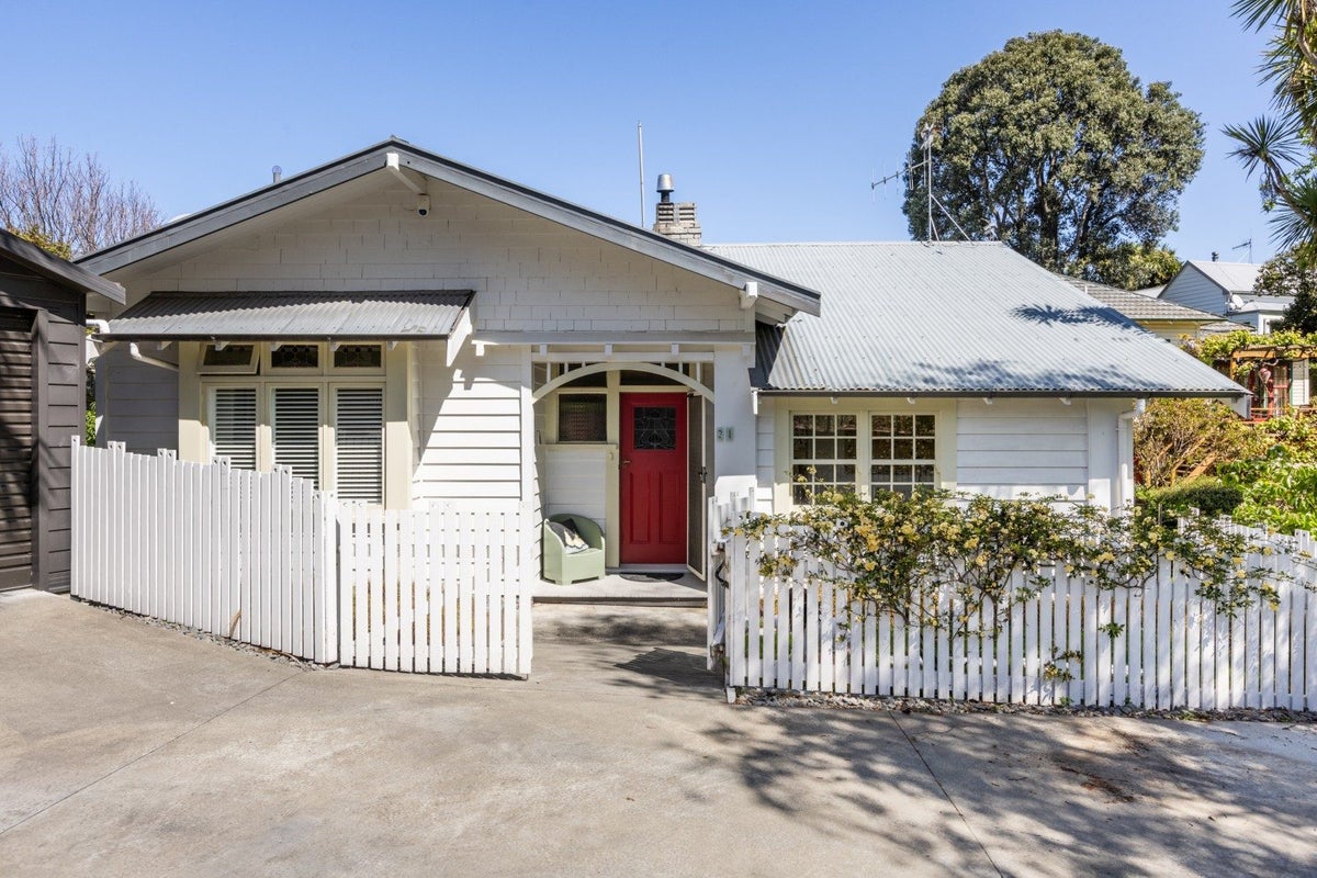21 Cameron Road, Bluff Hill, Napier - Carousel 2