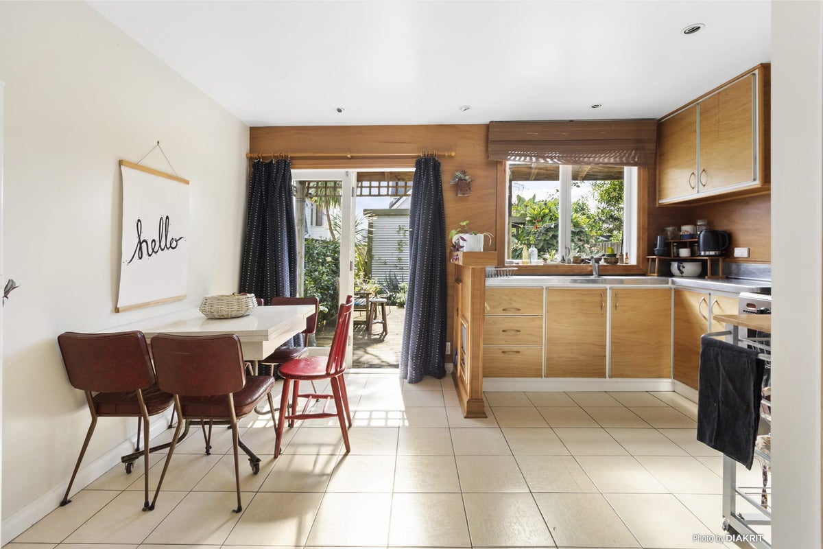 6 Cardall Street, Newtown, Wellington - Carousel 2