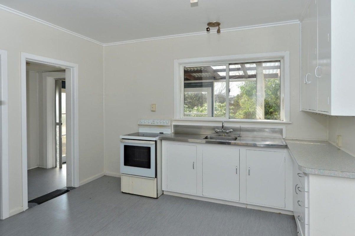 8B Selwyn Avenue, Avenues, Whangarei - Carousel 2
