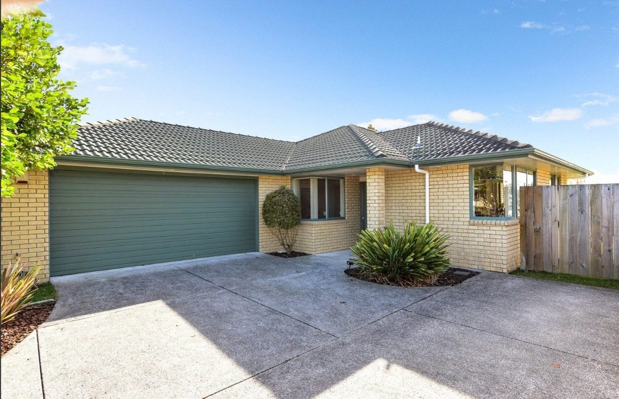 19 Nobleman Place, Hamilton East, Hamilton - Carousel 1
