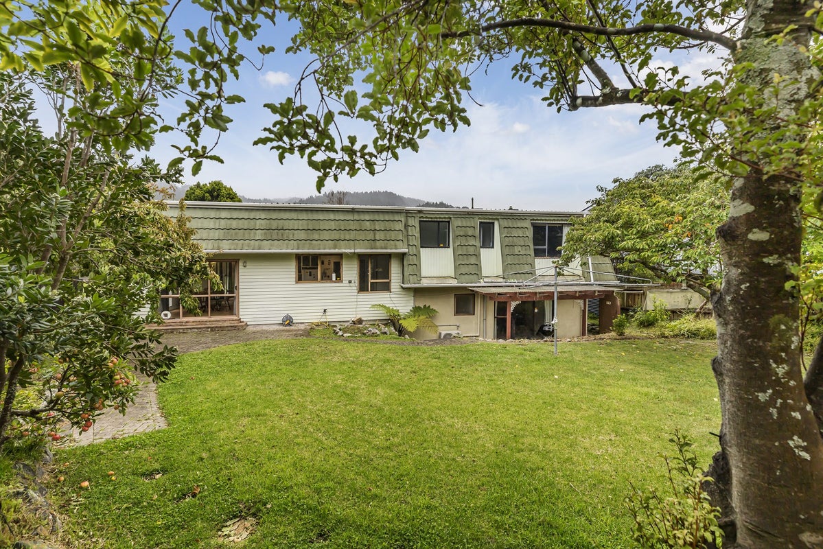 14 Balliol Drive, Tawa, Wellington - Carousel 22