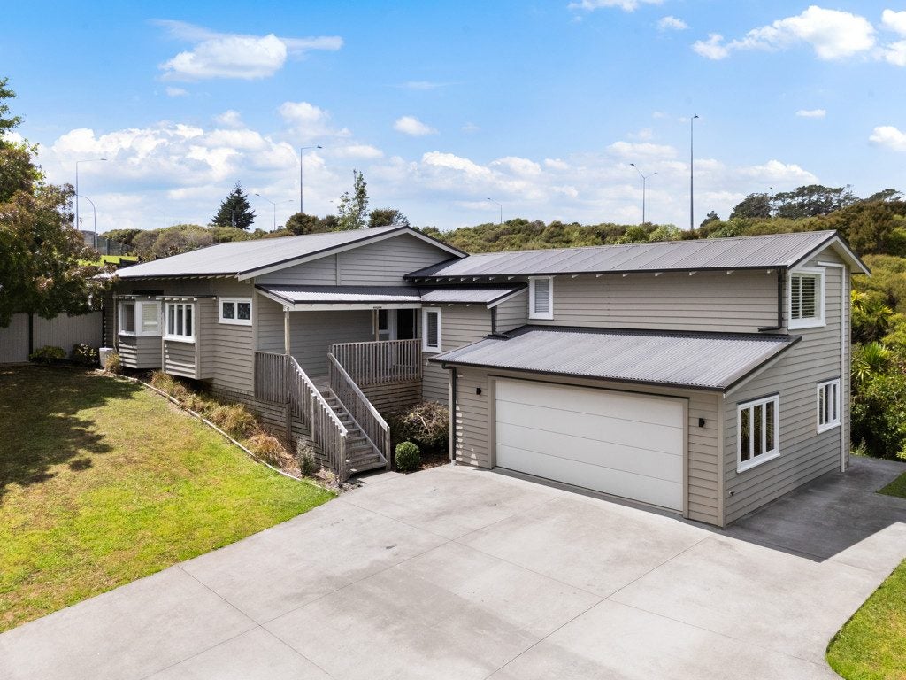21 Chester Avenue, Greenhithe, Auckland - Carousel 1