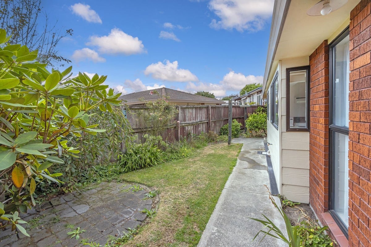1/21 Owles Terrace, New Brighton, Christchurch - Carousel 2