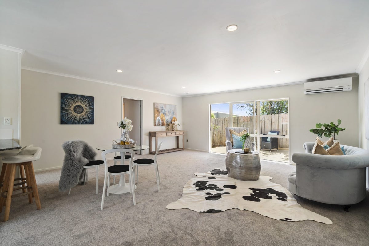3/8 Crewe Close, Albany, Auckland - Carousel 2