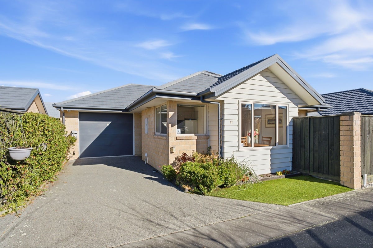 17 Bayliss Close, Northwood, Christchurch - Carousel 18