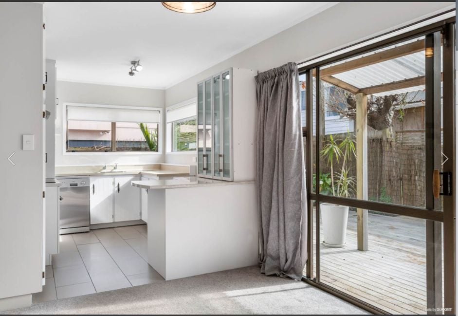 2/72 Onewa Road, Northcote Point, Auckland - Carousel 2