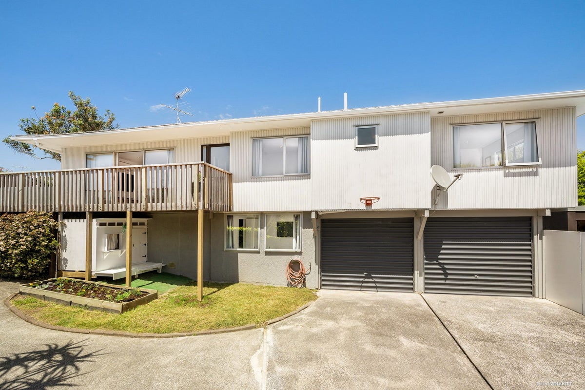 1 Mayfair Cres, Mairangi Bay, North Shore City - Carousel 2