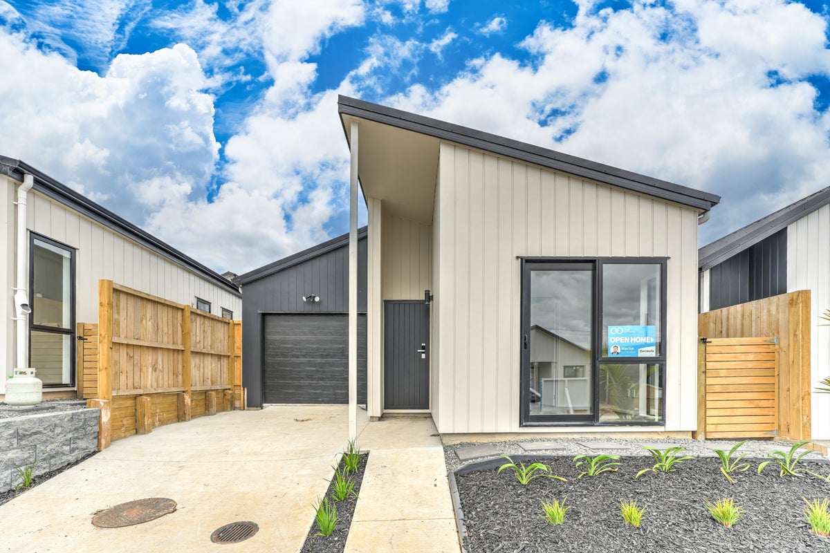 13 Horokaka Street, Massey, Auckland - Carousel 1
