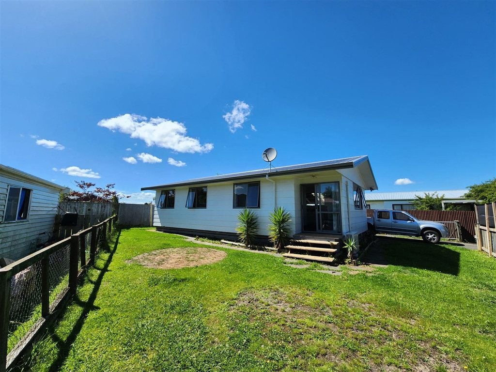 24A Savage Crescent, Aramoho, Whanganui - Carousel 1