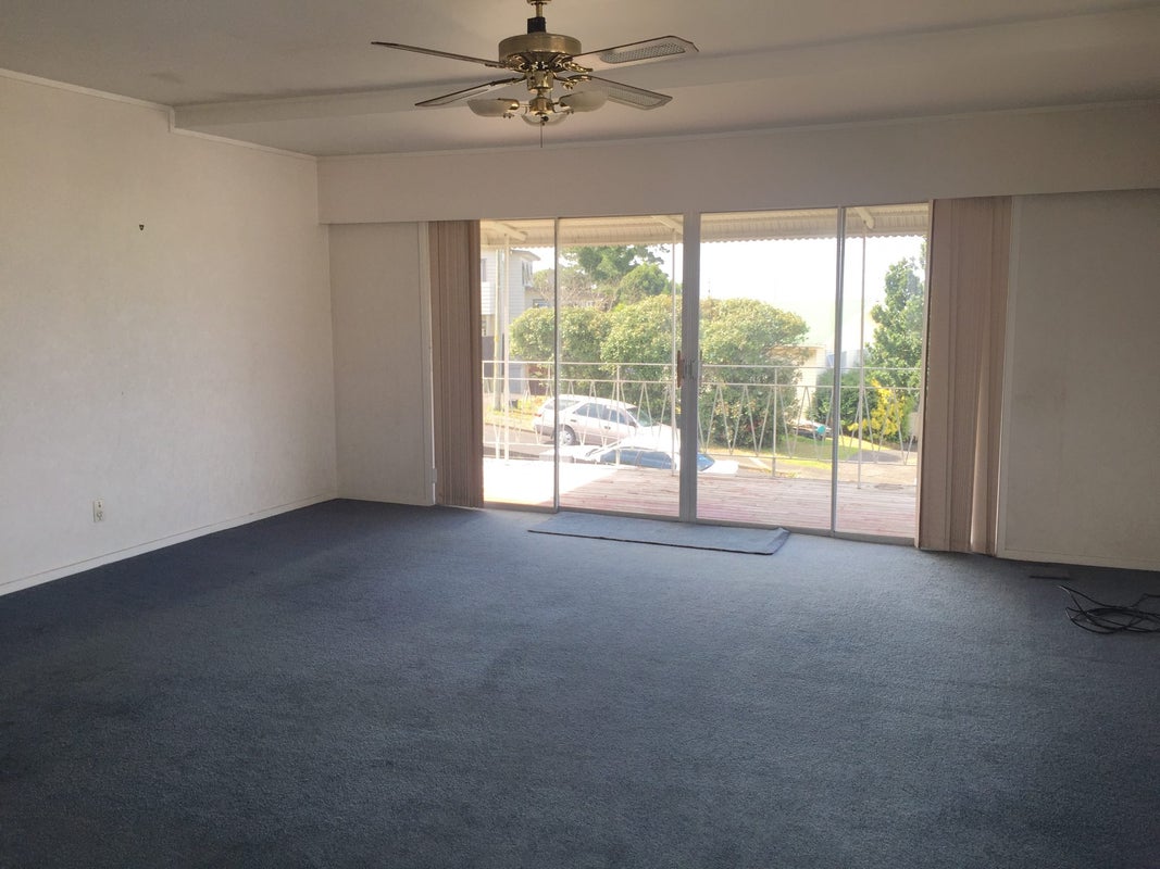 15 Hauraki Crescent, Pinehill, Auckland - Carousel 2