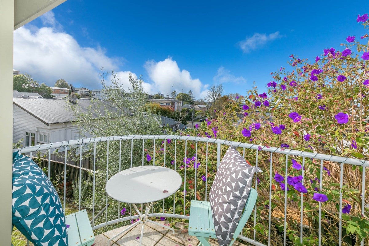 11 Ruakiwi Road, Hamilton Lake, Hamilton - Carousel 2