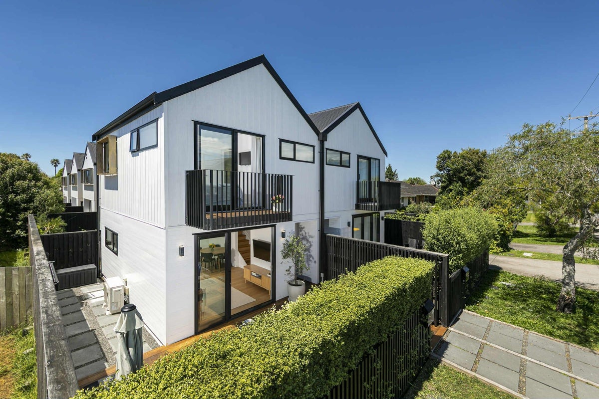 70A Neil Avenue, Te Atatu Peninsula, Auckland - Carousel 1