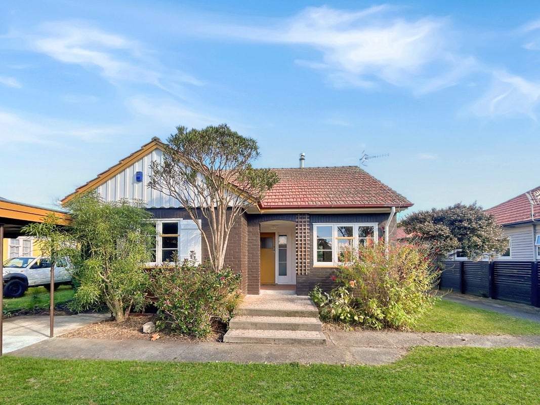 172 Cook Street, West End, Palmerston North - Carousel 1