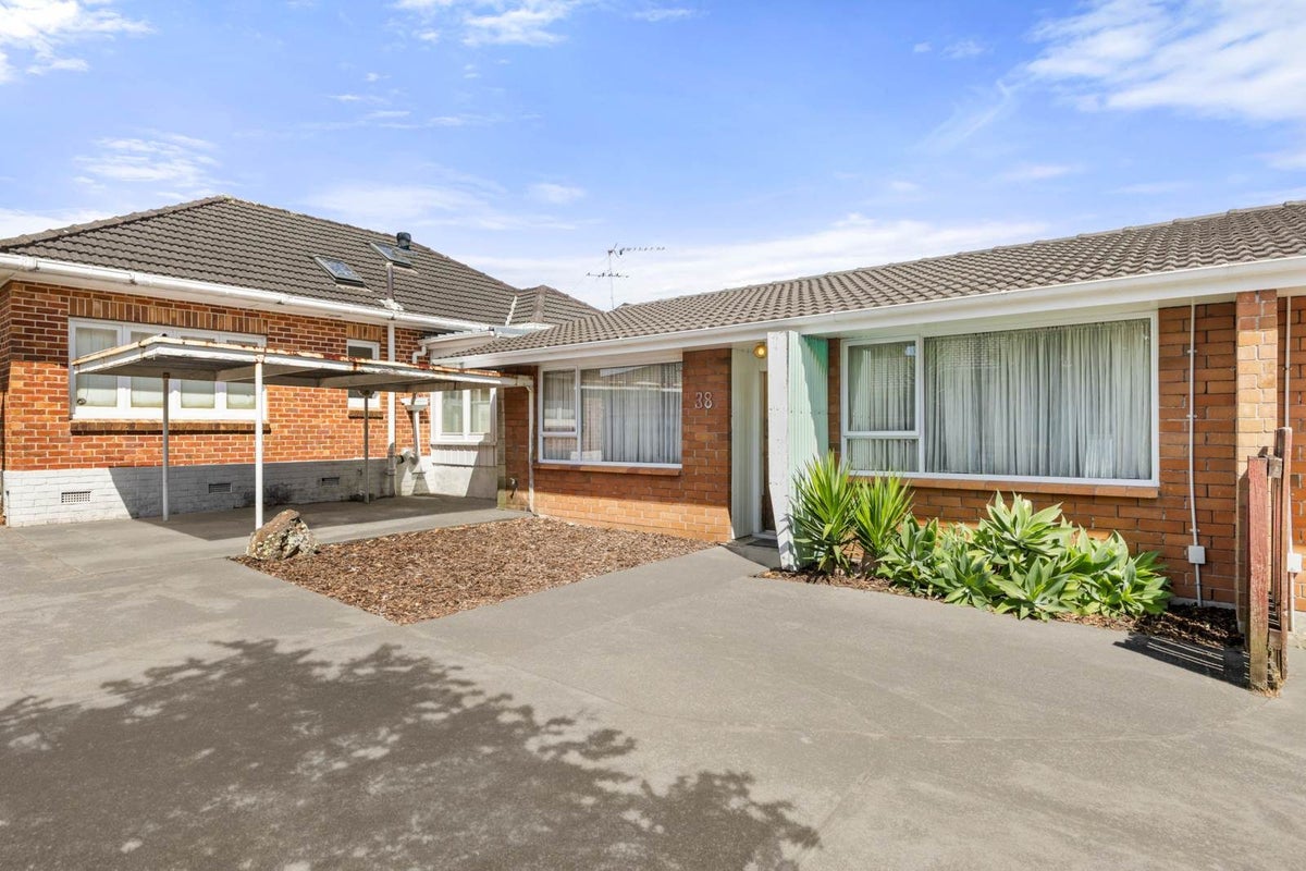 2/38 Glen Avenue, Papatoetoe, Auckland - Carousel 1