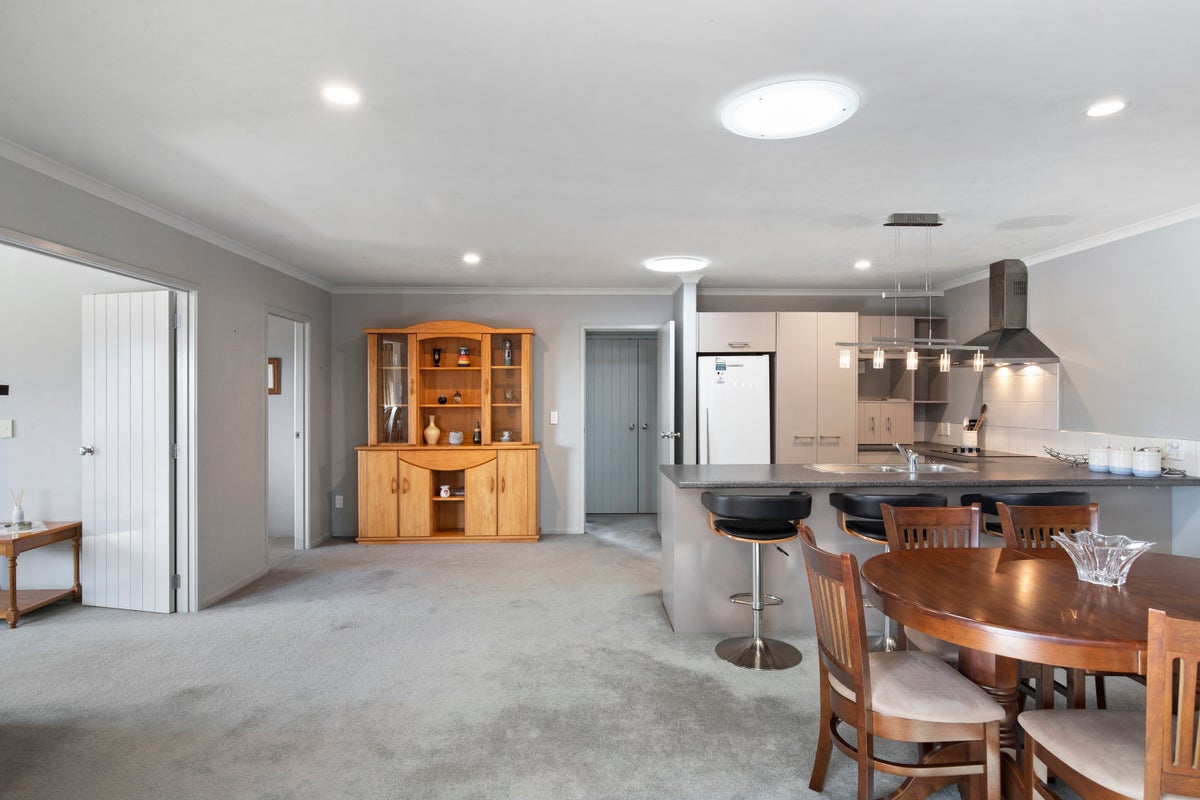 8 Logan Place, Waiuku, Waiuku - Carousel 1