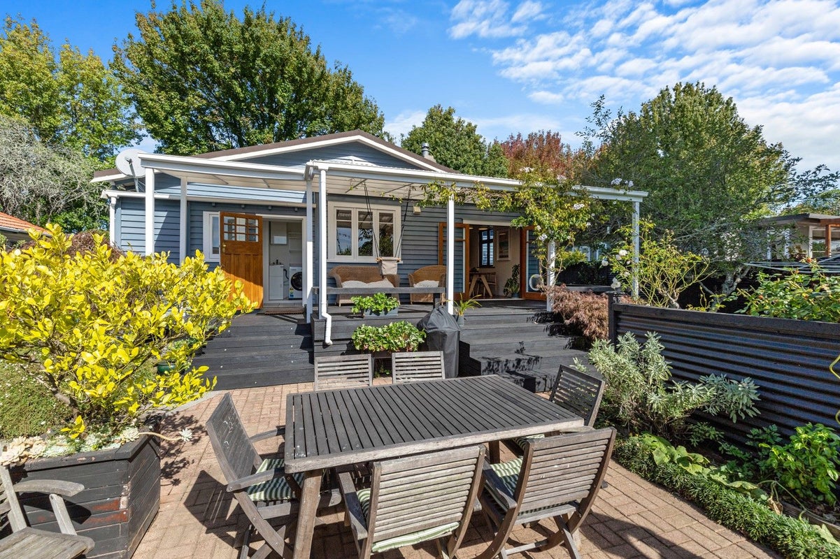 31 Wilson Street, Hamilton East, Hamilton - Carousel 1