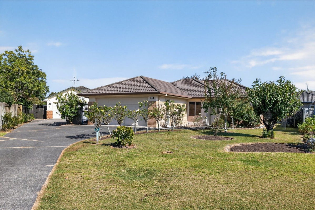 4 Mcleod Place, Papamoa Beach, Papamoa - Carousel 1