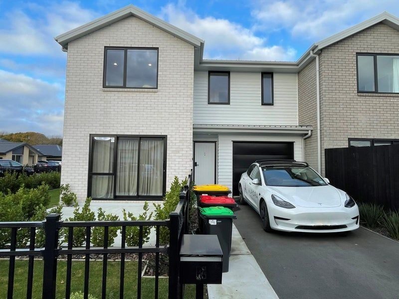 11 Koral Lane, Broomfield, Christchurch - Carousel 1