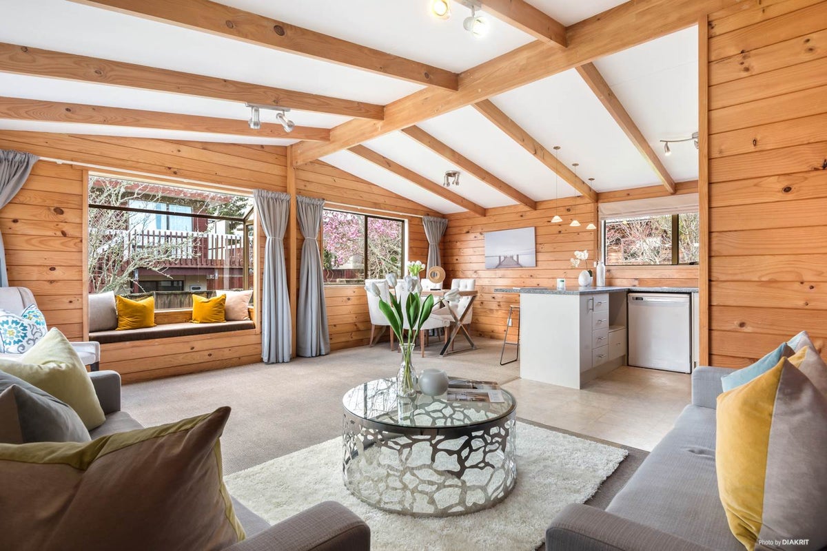 2/129 Moore Street, Howick, Auckland - Carousel 2
