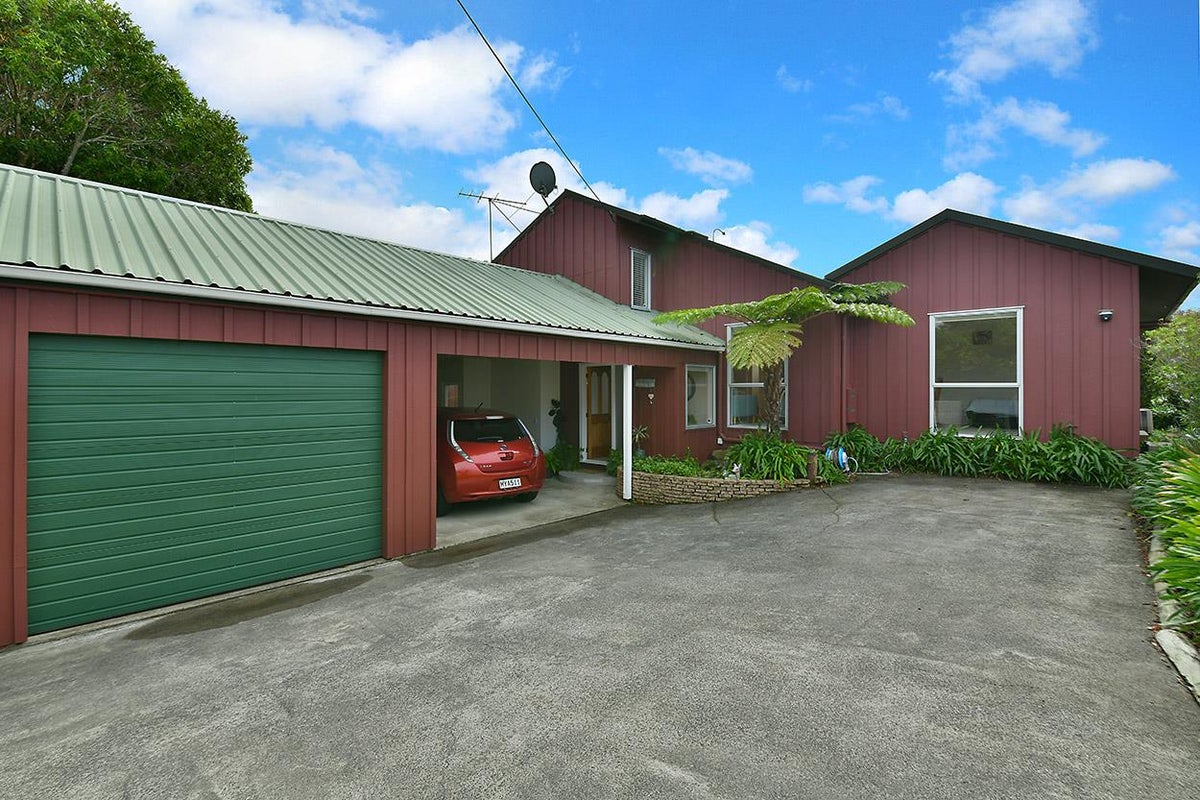 1 Deborah Place, Okura, Albany - Carousel 1
