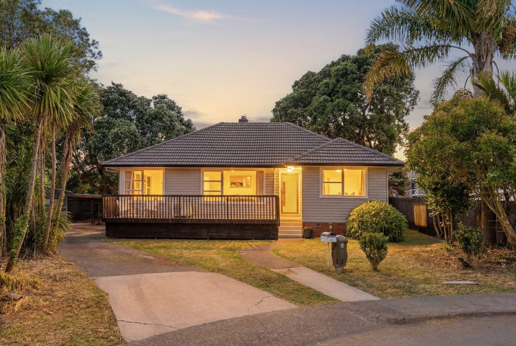 24 Mackenzie Street, Te Atatu South, Auckland - Carousel 2