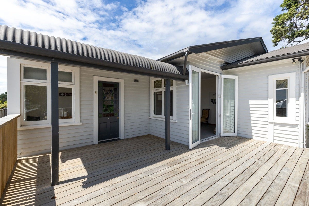 407 Carrington Street, Upper Vogeltown, New Plymouth - Carousel 2