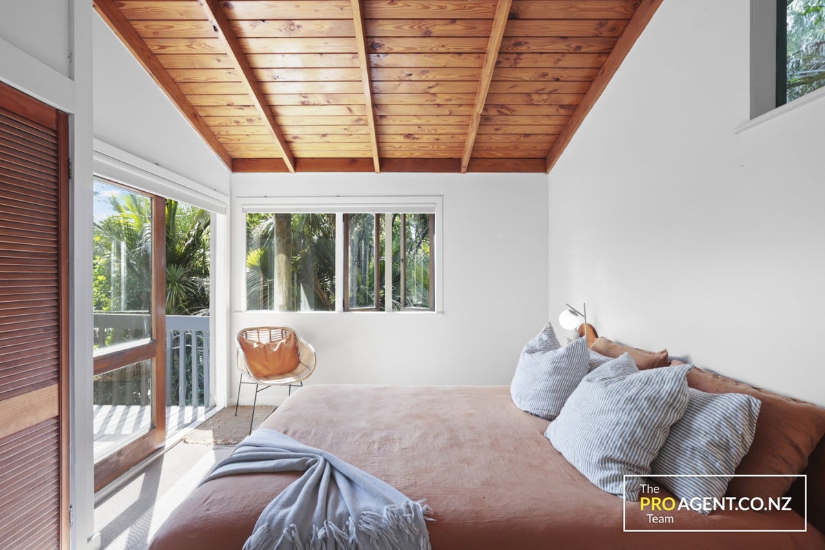328 Huia Road, Titirangi, Auckland - Carousel 1