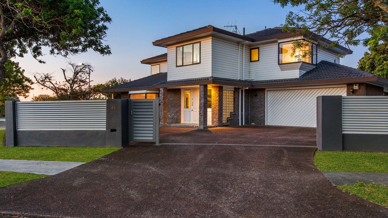 61 Matterhorn Crescent, Northpark, Auckland - Carousel 1