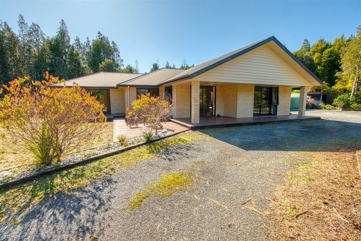15 Sanctuary Place, Hokitika - Carousel 1