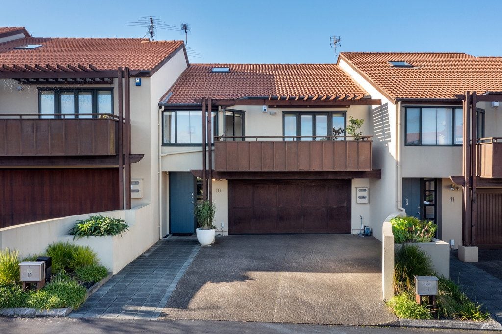 10/8 Tobago Place, Sunnynook, Auckland - Carousel 2