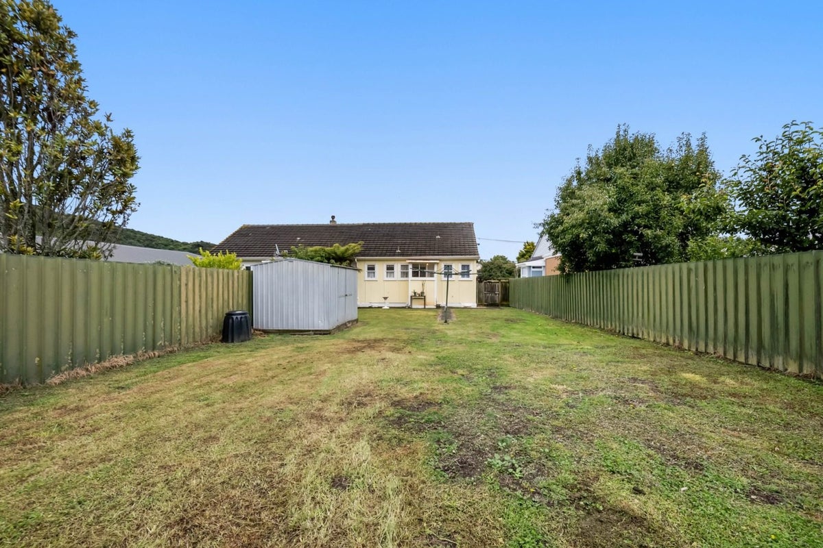11 Cole Street, Naenae, Lower Hutt - Carousel 12