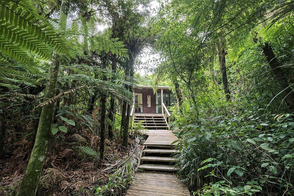 416 Scenic Drive, Waiatarua, Auckland - Carousel 1