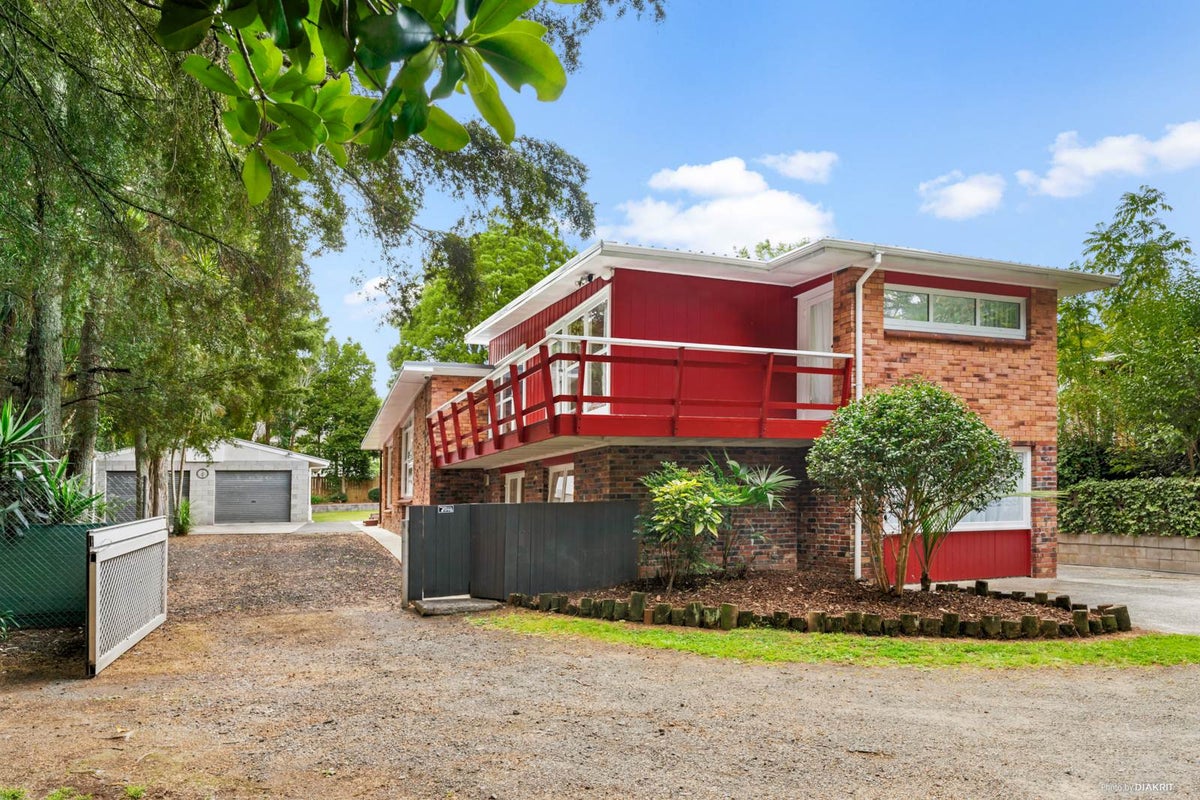 9 Earls Court, Hillpark, Auckland - Carousel 2