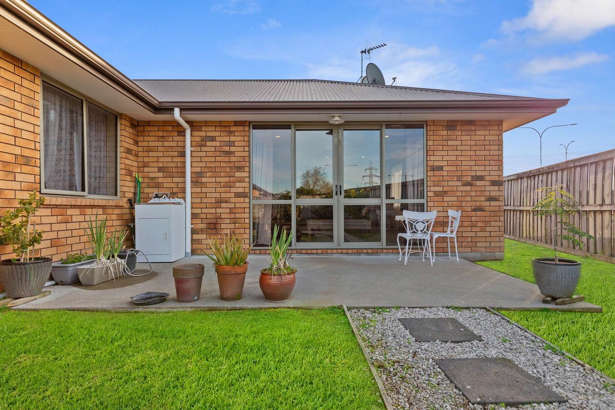 24 Finchley Place, Hamilton East, Hamilton - Carousel 1