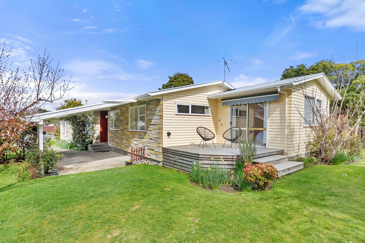 9 Ruapae Grove, Trentham, Upper Hutt - Carousel 1