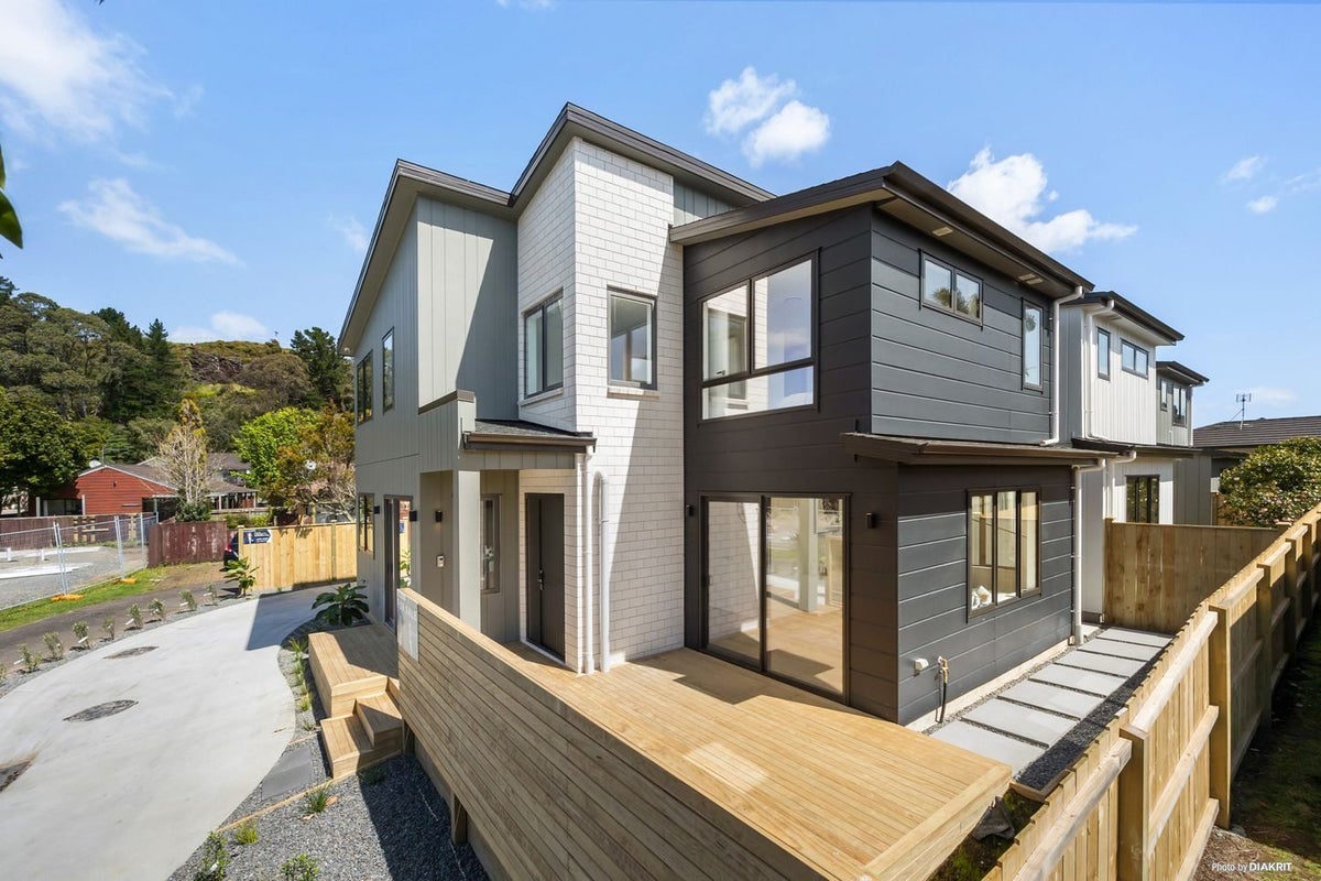 11 Mimosa Place, Half Moon Bay, Auckland - Carousel 1