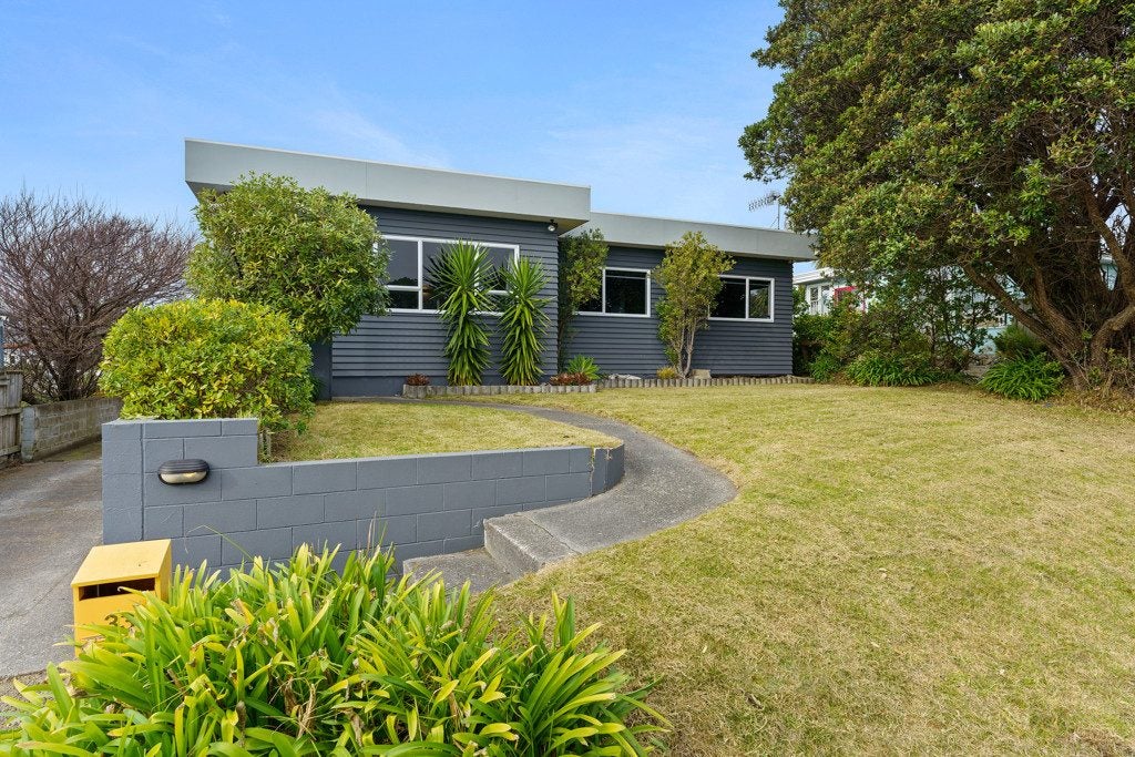 33 Margaret Road, Raumati Beach, Paraparaumu - Carousel 1