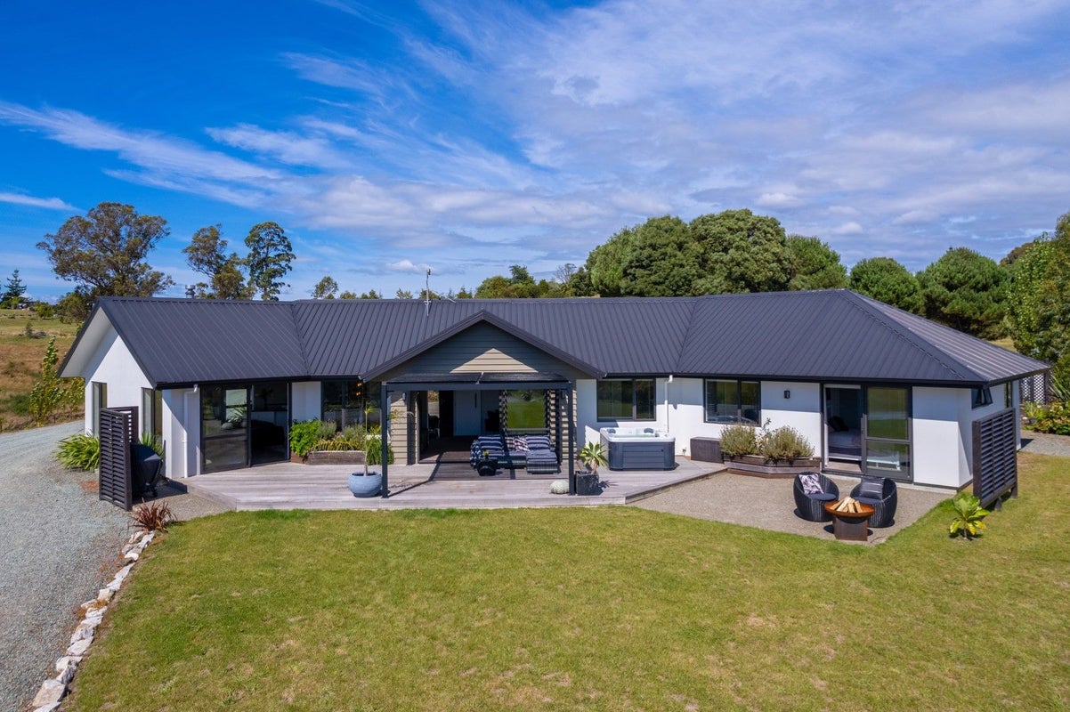 90 Stagecoach Road, Upper Moutere - Carousel 1
