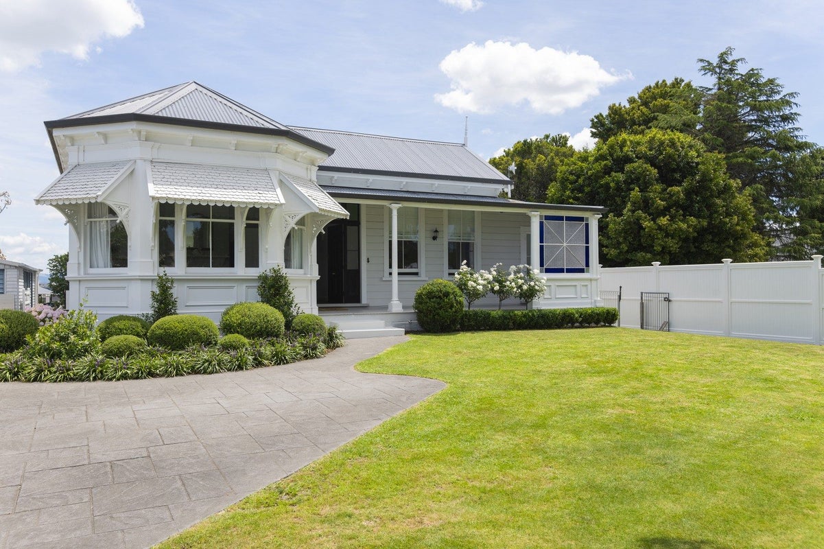 46 Stout Street, Whataupoko, Gisborne - Carousel 1