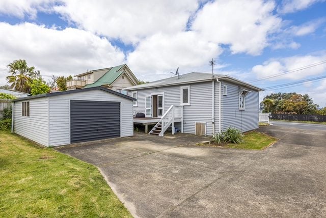 22 Te Atatu Road, Te Atatu South, Auckland - Carousel 2