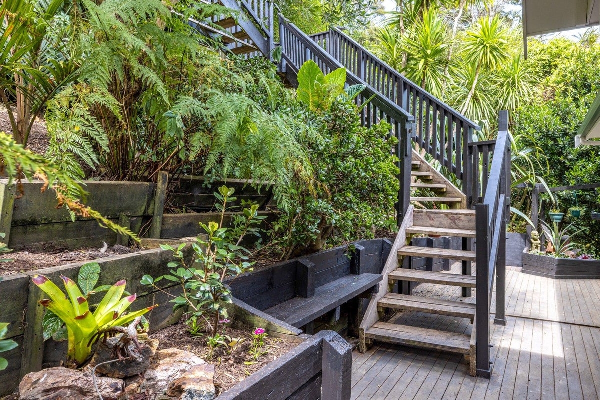 25 Pacific Parade, Surfdale, Waiheke Island - Carousel 2