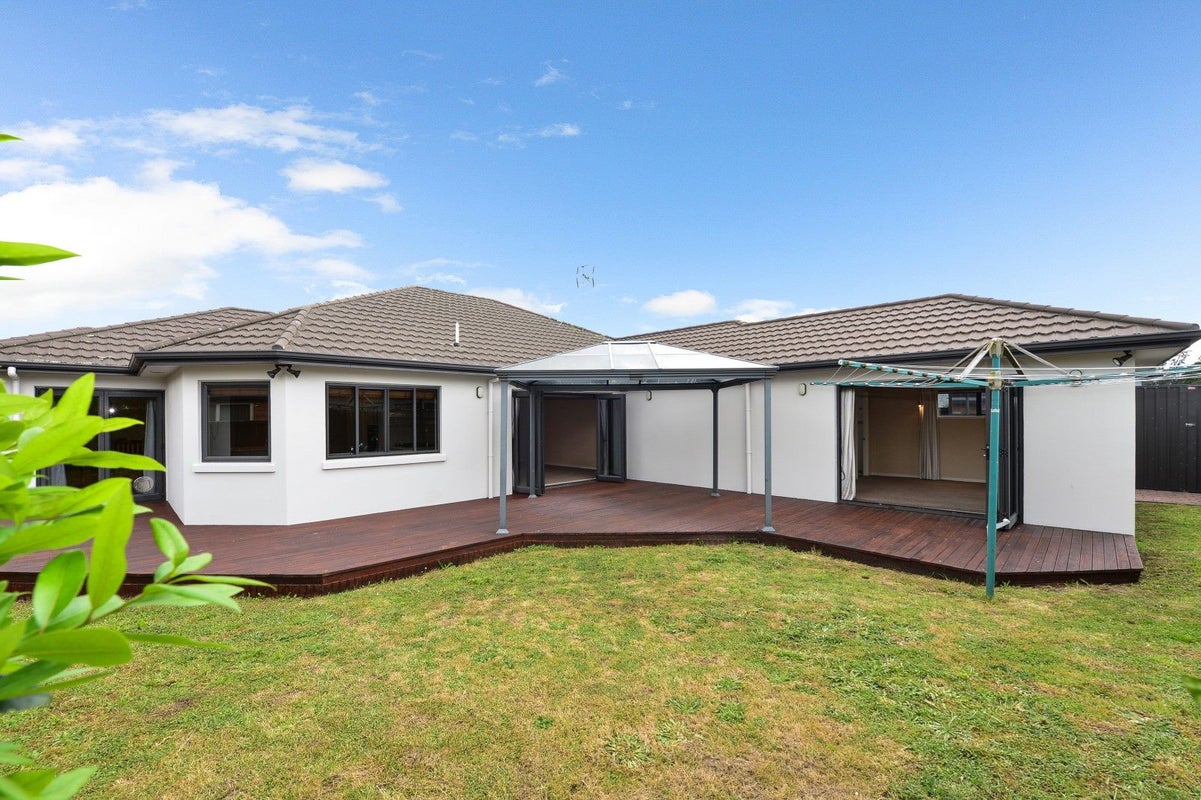 8 MacCallum Court, Rototuna, Hamilton - Carousel 2
