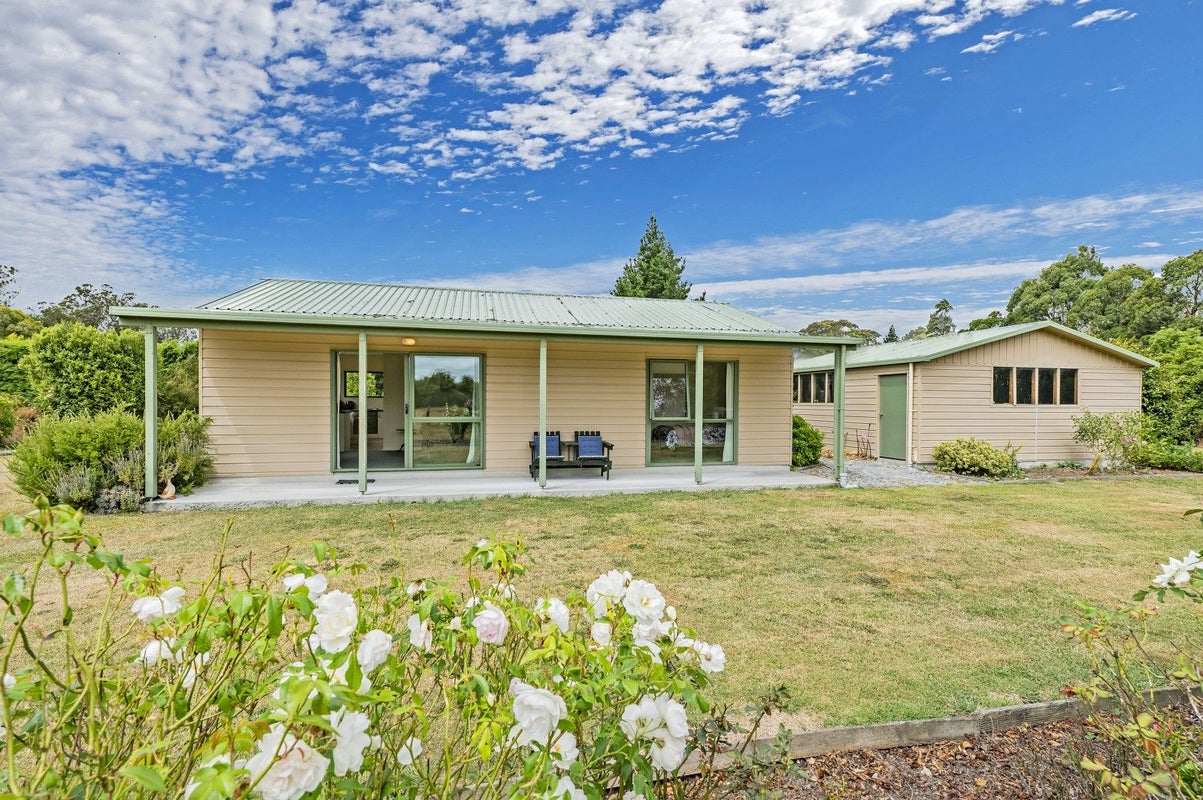 44 St John Street, Southbridge - Carousel 1