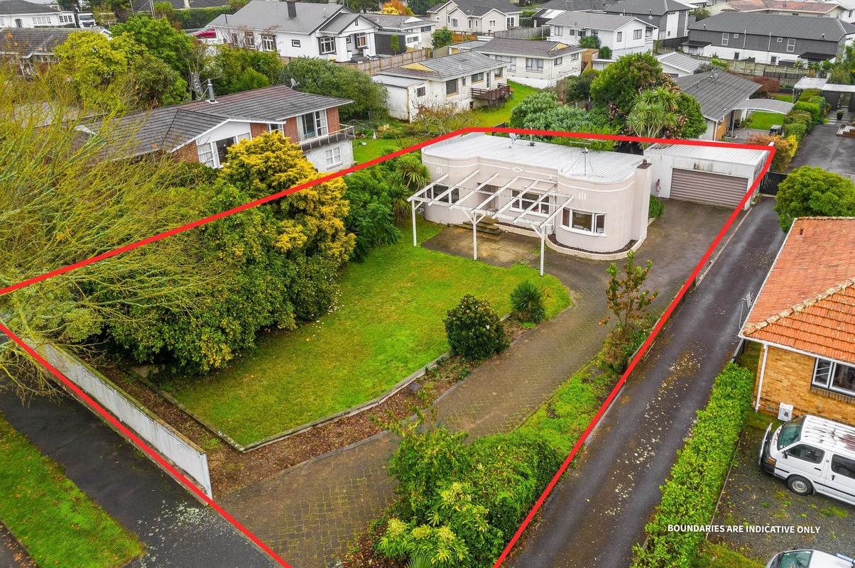 24 Maeroa Road, Beerescourt, Hamilton - Carousel 1