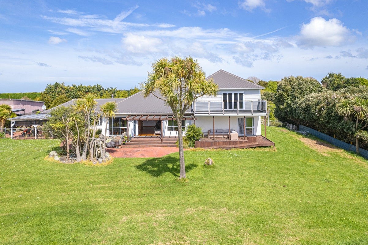 100 Western Line, Brunswick, Whanganui - Carousel 1