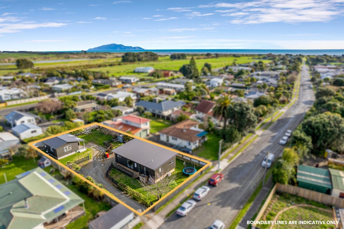 95 Atkinson Avenue, Otaki Beach, Otaki - Carousel 1