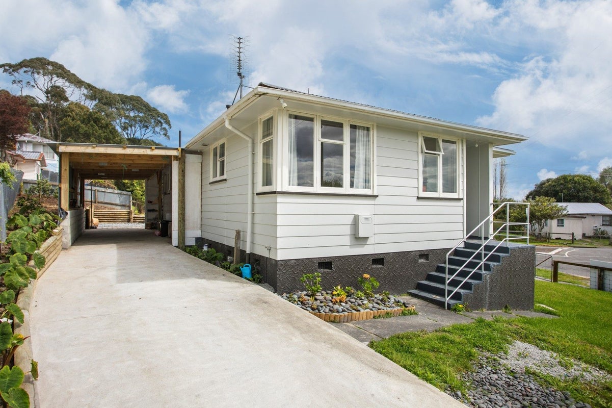 33 Endcliffe Road, Kaiti, Gisborne - Carousel 1