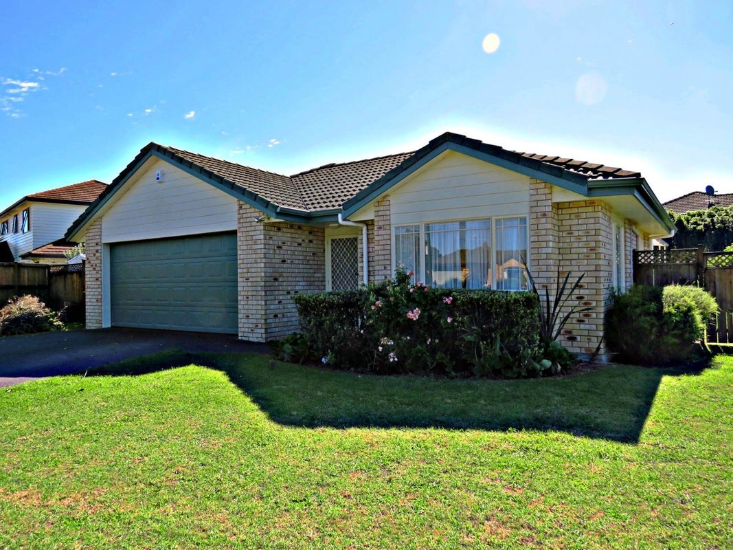 4 Fergy Crescent, Wattle Downs, Auckland - Carousel 2