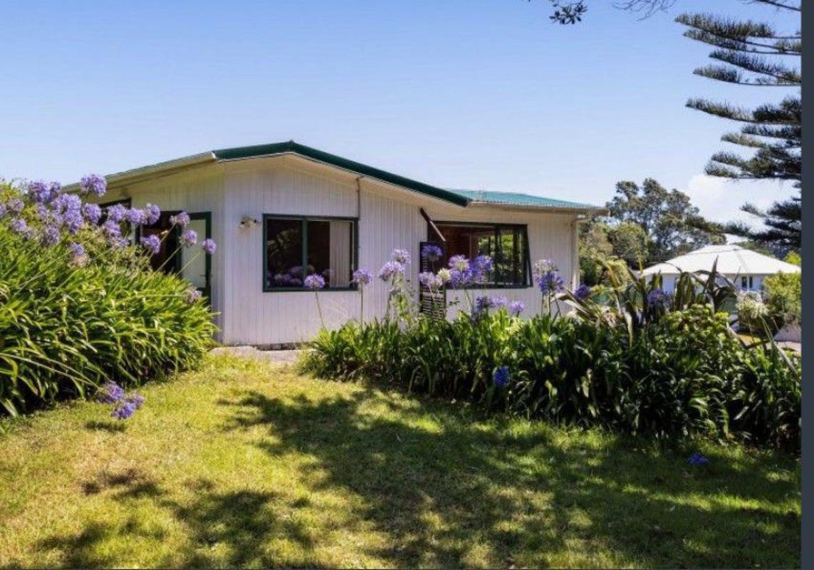 15 Awanui Street, Merrilands, New Plymouth - Carousel 1